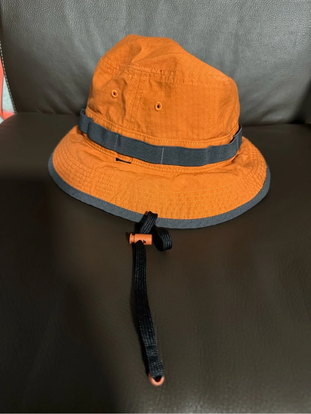Chin strap Nike Orange and Gray Bucket Hat size M